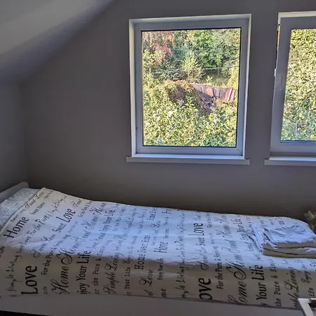 Family And Pet Friendly House Surrounded By Nature Near City Center בית נופש