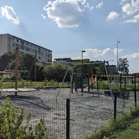 Dom wakacyjny Family And Pet Friendly House Surrounded By Nature Near City Center *